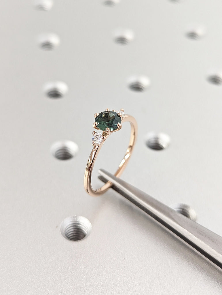 Peacock Sapphire Promise Ring Gold, Round Cut Engagement Dainty Sapphire Ring, Art Deco Ring,Green Gemstone Statement Ring,Anniversary Gift