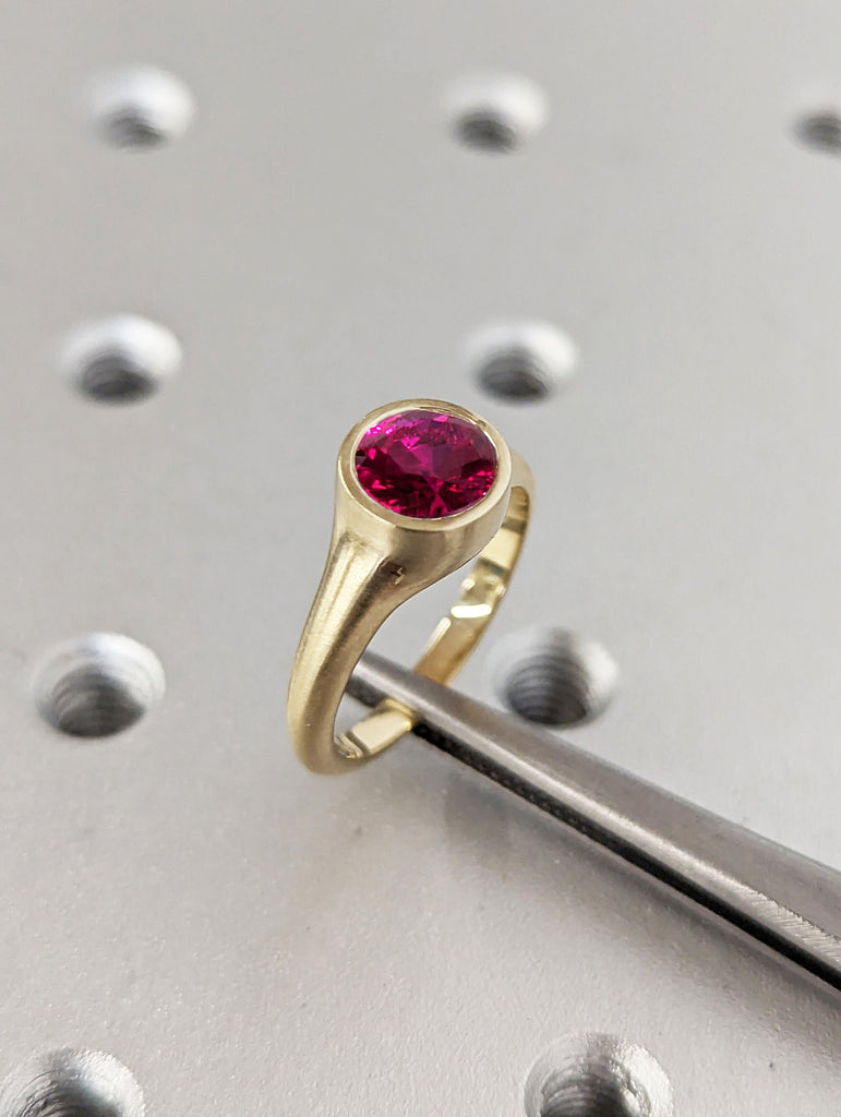 14K Solid Gold Ruby Round Stacking Signet Ring, Gold Ring Bezel Set, Simple Ruby Ring, Handmade jeweler, Delicate Ring Gift for Her