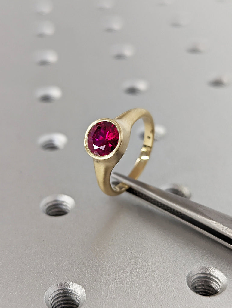 14K Solid Gold Ruby Round Stacking Signet Ring, Gold Ring Bezel Set, Simple Ruby Ring, Handmade jeweler, Delicate Ring Gift for Her