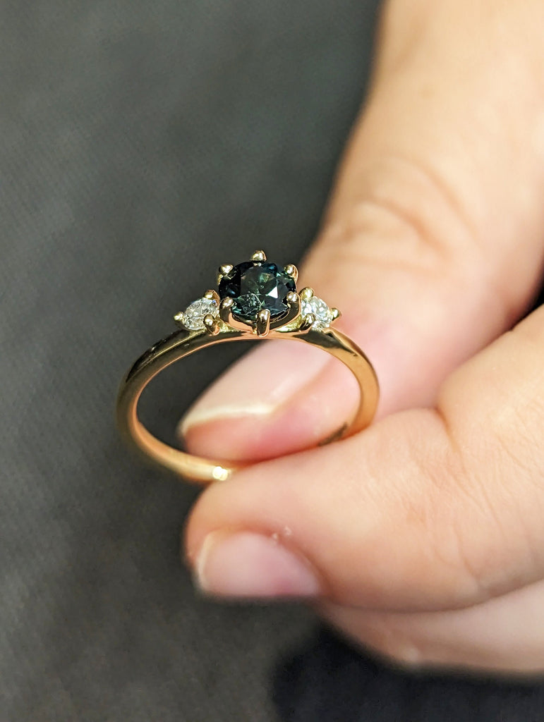 Peacock Sapphire Promise Ring Gold, Round Cut Engagement Dainty Sapphire Ring, Art Deco Ring,Green Gemstone Statement Ring,Anniversary Gift