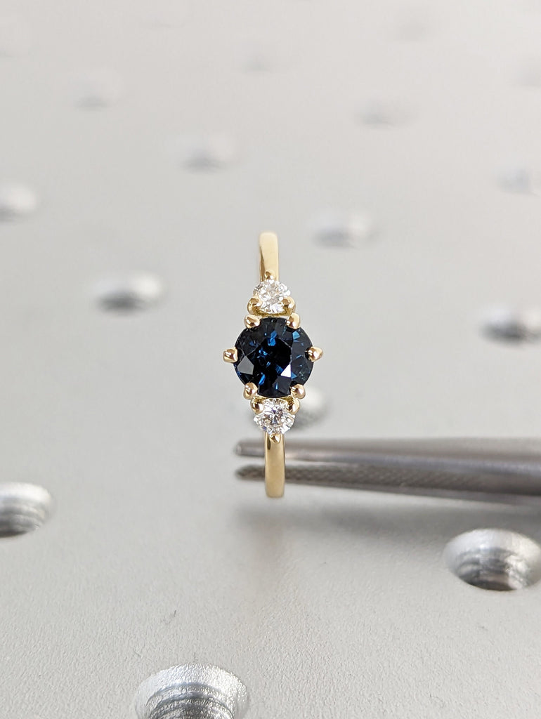 Peacock Sapphire Promise Ring Gold, Round Cut Engagement Dainty Sapphire Ring, Art Deco Ring,Green Gemstone Statement Ring,Anniversary Gift