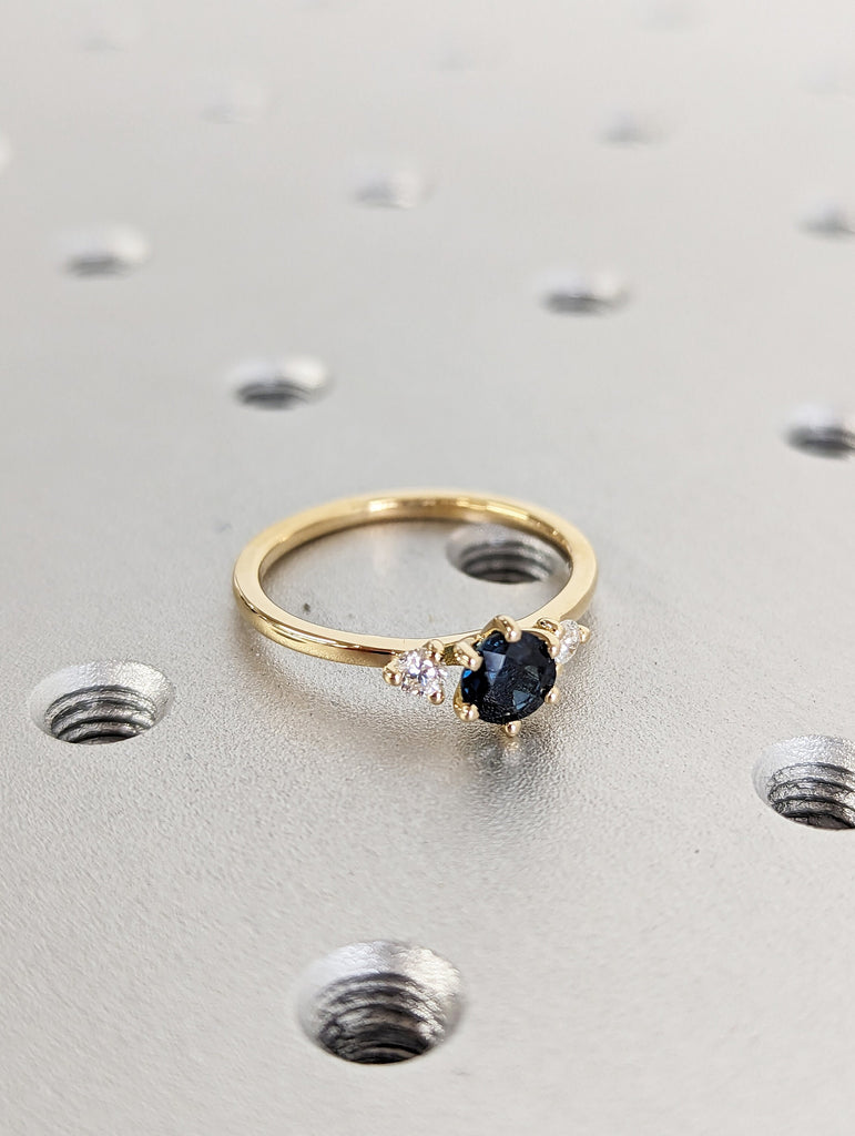 Peacock Sapphire Promise Ring Gold, Round Cut Engagement Dainty Sapphire Ring, Art Deco Ring,Green Gemstone Statement Ring,Anniversary Gift