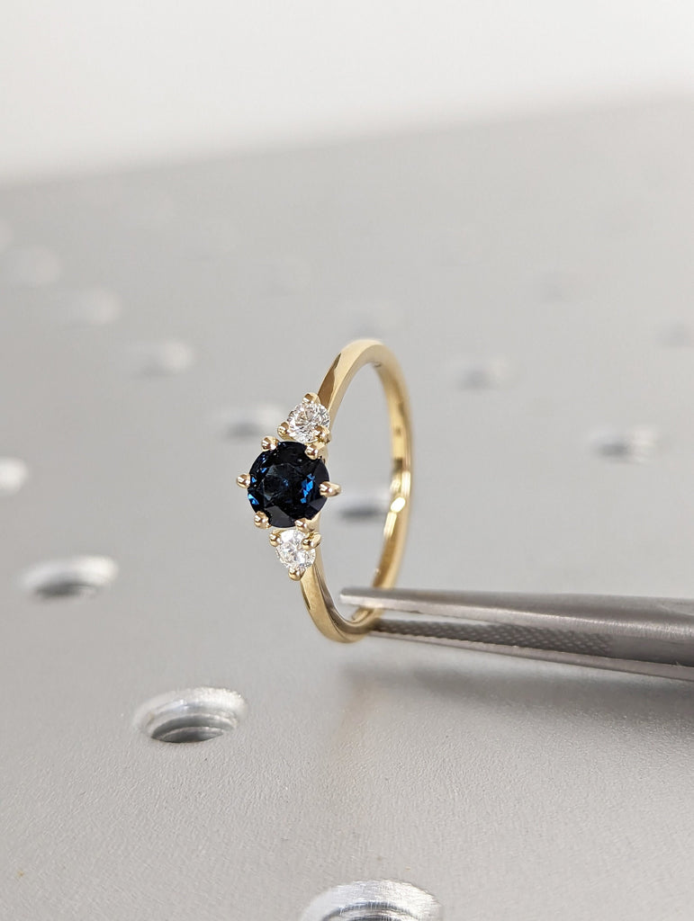 Peacock Sapphire Promise Ring Gold, Round Cut Engagement Dainty Sapphire Ring, Art Deco Ring,Green Gemstone Statement Ring,Anniversary Gift