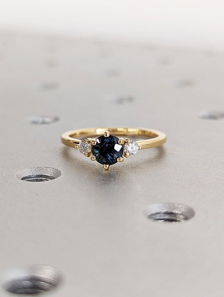 Peacock Sapphire Promise Ring Gold, Round Cut Engagement Dainty Sapphire Ring, Art Deco Ring,Green Gemstone Statement Ring,Anniversary Gift