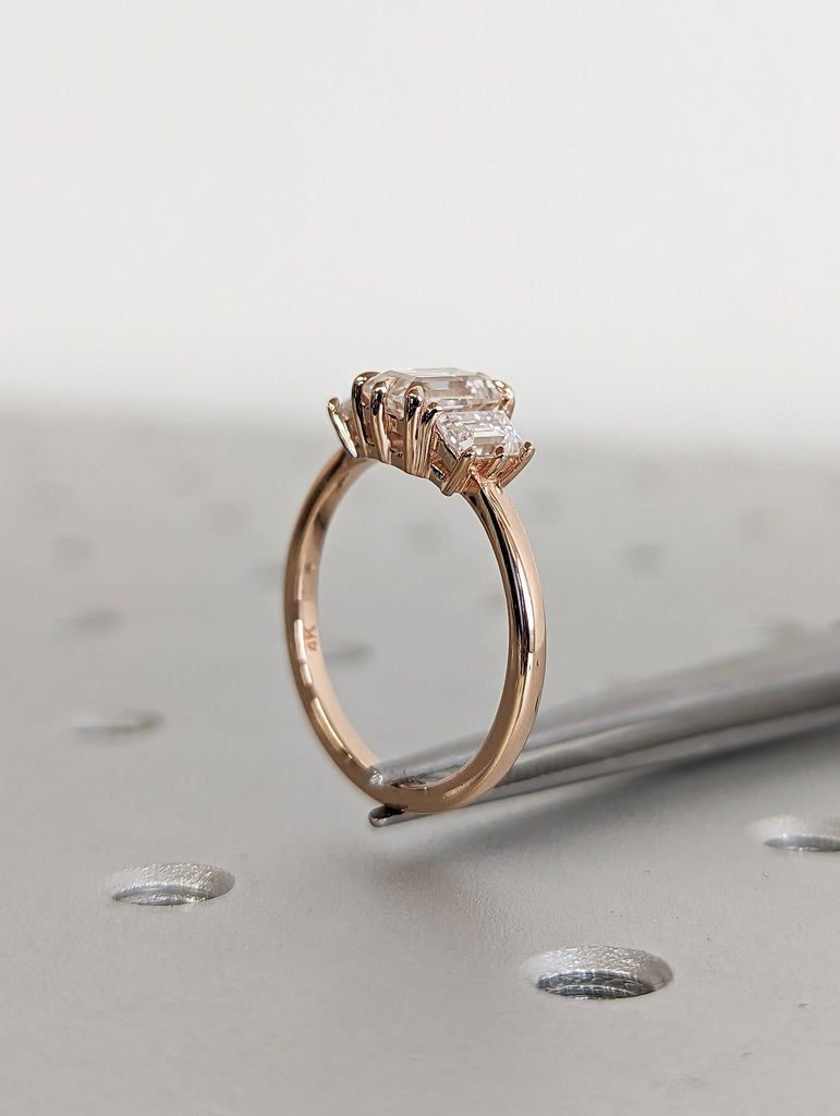 1CT Emerald Three Stone Moissanite Ring, 14K Rose Gold Engagement Ring 3 Stone Side Trapazoid Ring Anniversary Gift Ring For Her Unique Ring