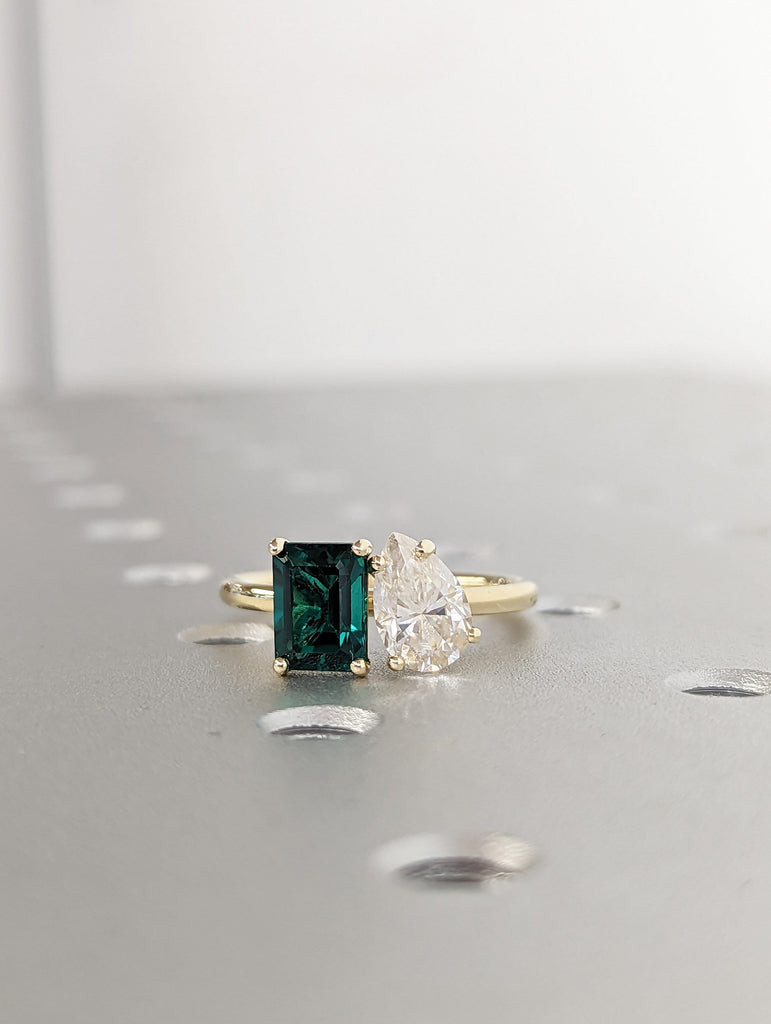 Double Stone Engagement Emerald ring 2 Stone Toi et moi ring Wedding Ring Emerald cut ring Pear ring 2 stone mothers ring Green Emerald ring