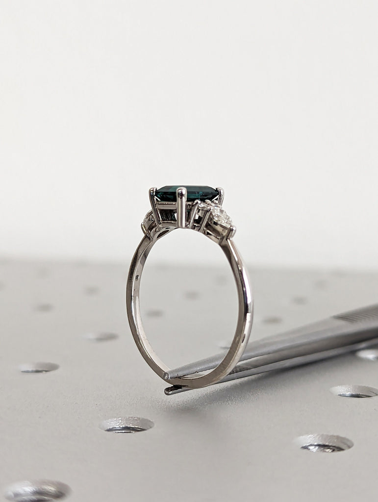 14K White Gold 1.5ct Emerald Vintage Engagement Ring | Luxury Wedding Anniversary Gift | May Birthstone Ring | Dainty Proposal Ring