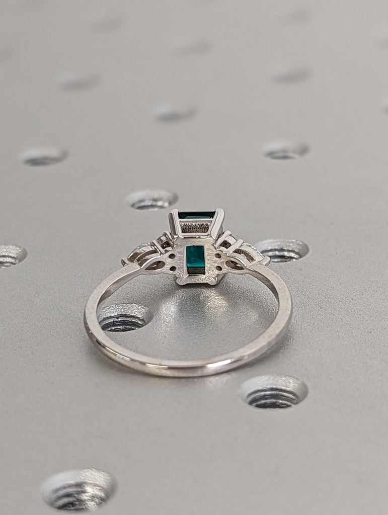 14K White Gold 1.5ct Emerald Vintage Engagement Ring | Luxury Wedding Anniversary Gift | May Birthstone Ring | Dainty Proposal Ring