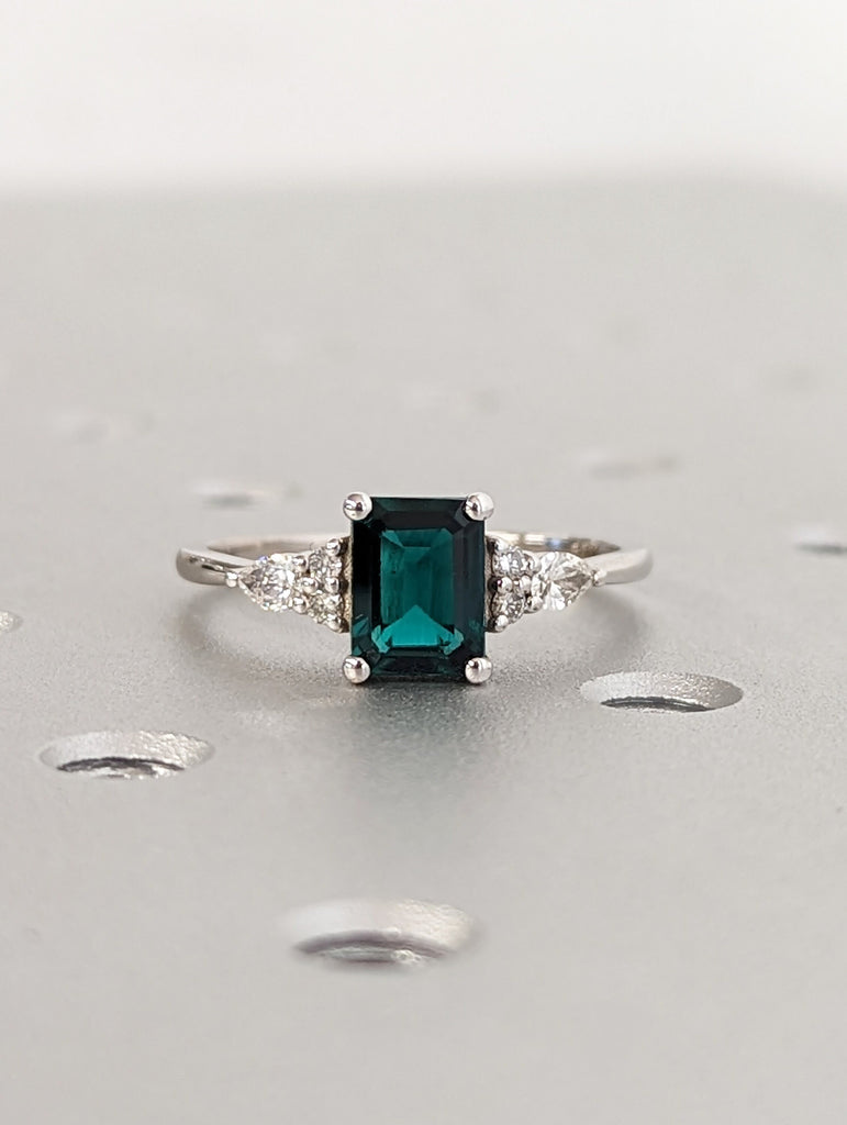 14K White Gold 1.5ct Emerald Vintage Engagement Ring | Luxury Wedding Anniversary Gift | May Birthstone Ring | Dainty Proposal Ring