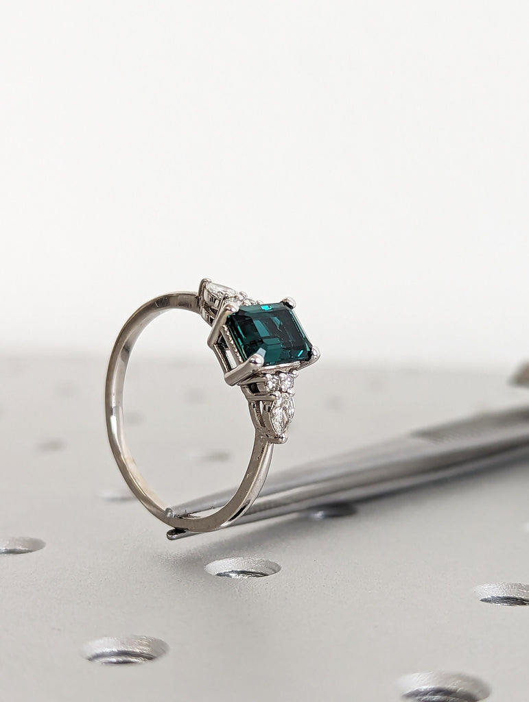 14K White Gold 1.5ct Emerald Vintage Engagement Ring | Luxury Wedding Anniversary Gift | May Birthstone Ring | Dainty Proposal Ring