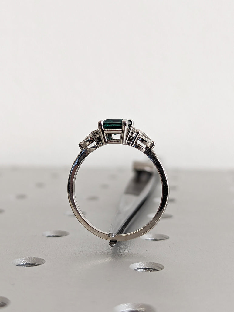 1.5ct Emerald 14K White Gold Vintage Engagement Ring | Timeless Wedding Anniversary Ring | Promise Ring | Luxury Gift for Her