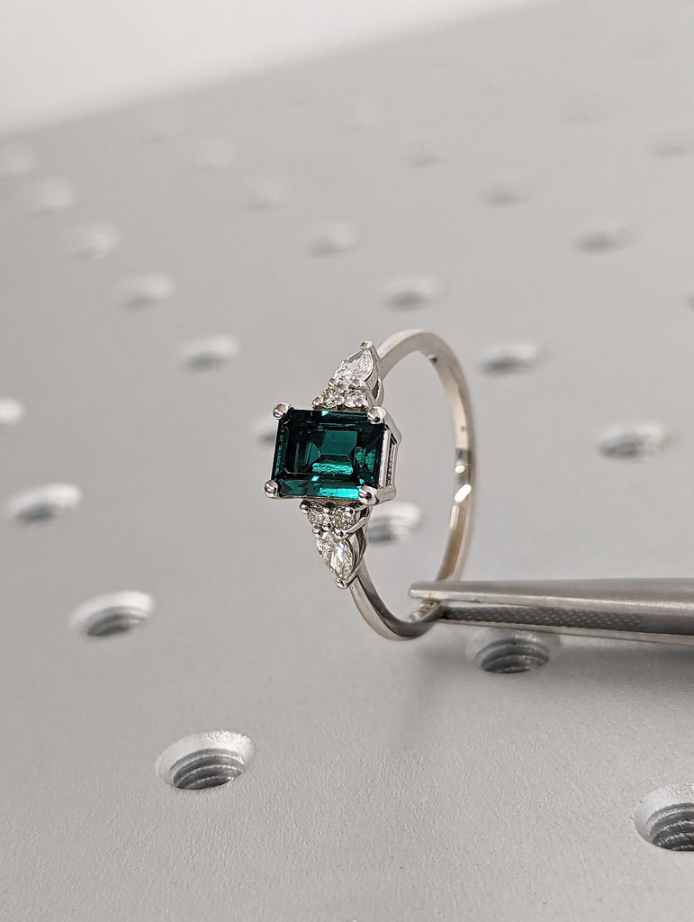 14K White Gold 1.5ct Emerald Vintage Engagement Ring | Luxury Wedding Anniversary Gift | May Birthstone Ring | Dainty Proposal Ring