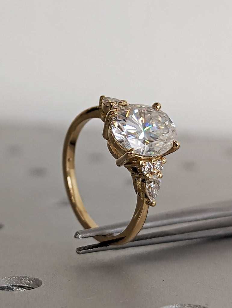 Elegant 2.5ct Oval Moissanite Diamond Engagement Ring | 18K Yellow Gold Promise Ring | Fine Custom Wedding Jewelry | Anniversary Gift