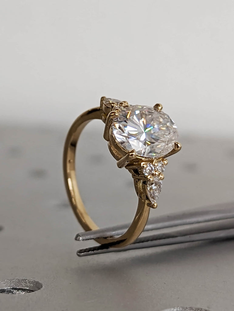 18K Yellow Gold 2.5ct Oval Moissanite Diamond Engagement Ring | Elegant Proposal Ring | Luxury Custom Bridal Jewelry | Anniversary Gift