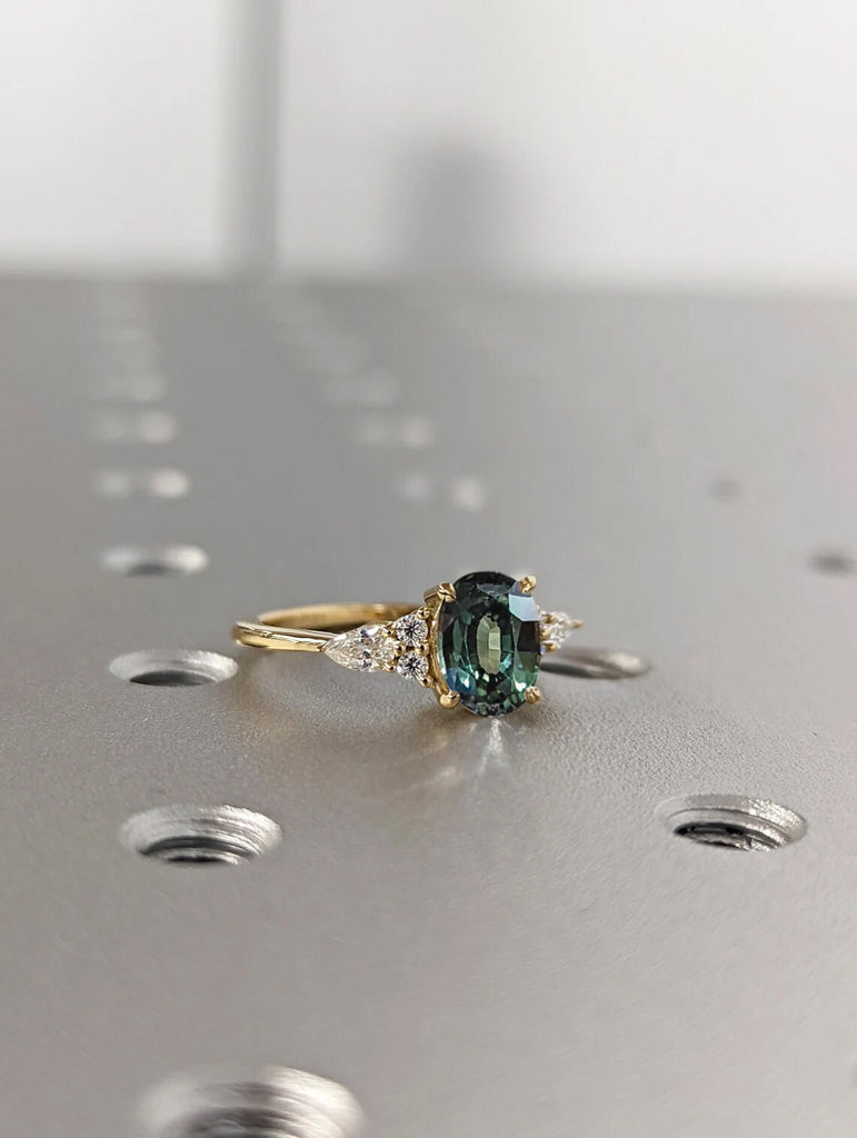 Blue Green sapphire ring. Peacock engagement ring. Oval Teal sapphire ring. 14k yellow gold engagement ring. Cluster diamond ring. Art deco.