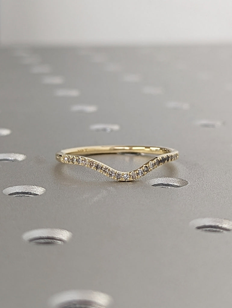 Mix Salt and Pepper Diamond Curve Gold Wedding Ring