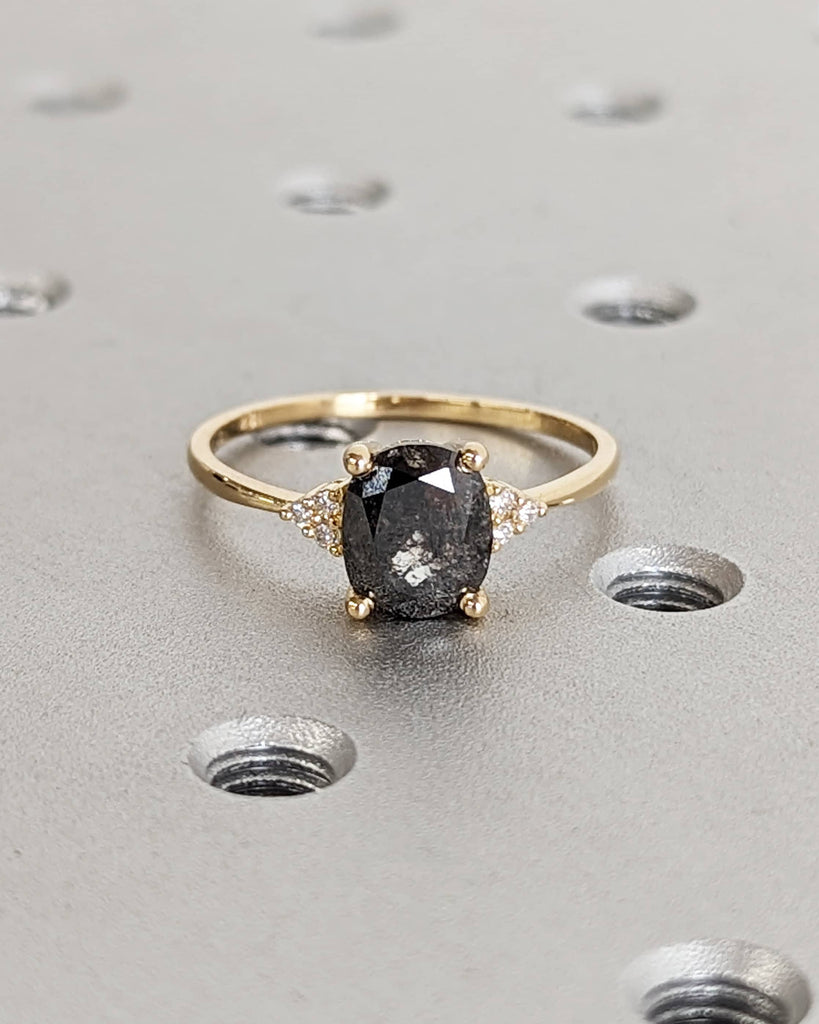 Raw Diamond Oval Round Diamond, Salt and Pepper, Unique Engagement Ring, Oval Cut Geometric Diamond Ring, 14k Gold, Custom Handmade, Vintage