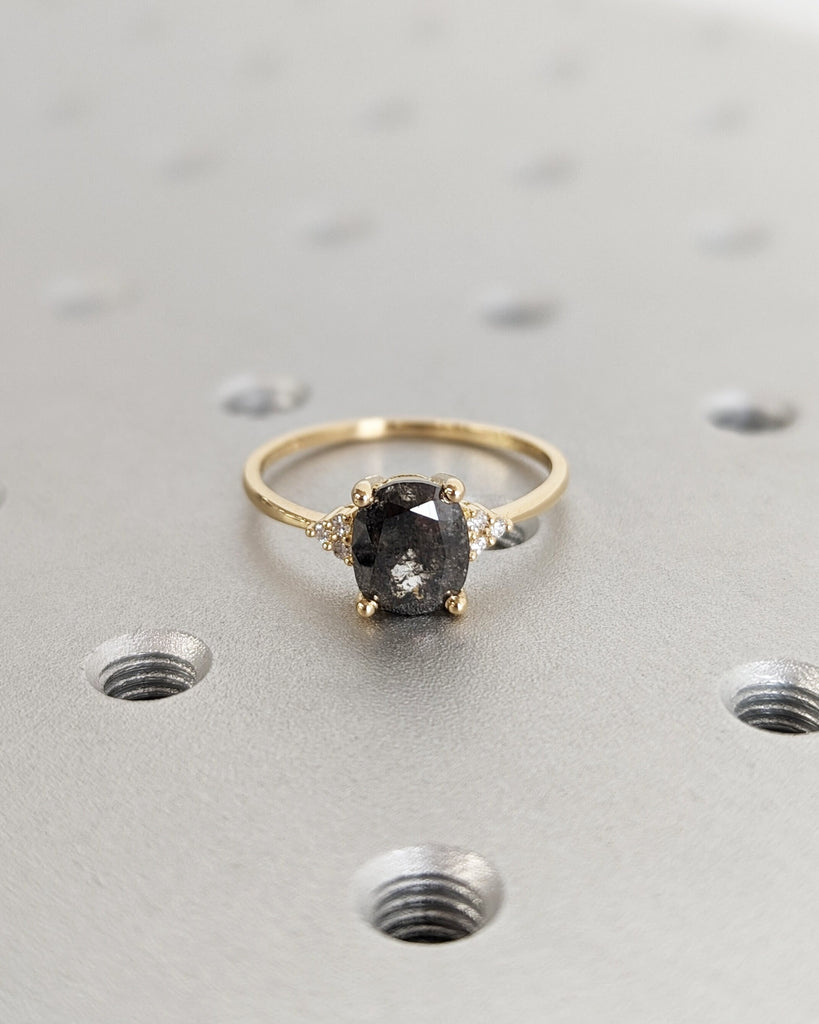 Raw Diamond Oval Round Diamond, Salt and Pepper, Unique Engagement Ring, Oval Cut Geometric Diamond Ring, 14k Gold, Custom Handmade, Vintage