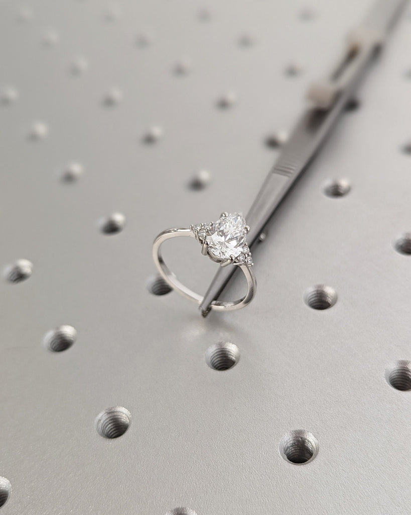 Pear Moissanite Engagement Ring Vintage Unique Cluster Solid Gold Engagement Ring Women Round Diamond Wedding Bridal Art Deco Anniversary