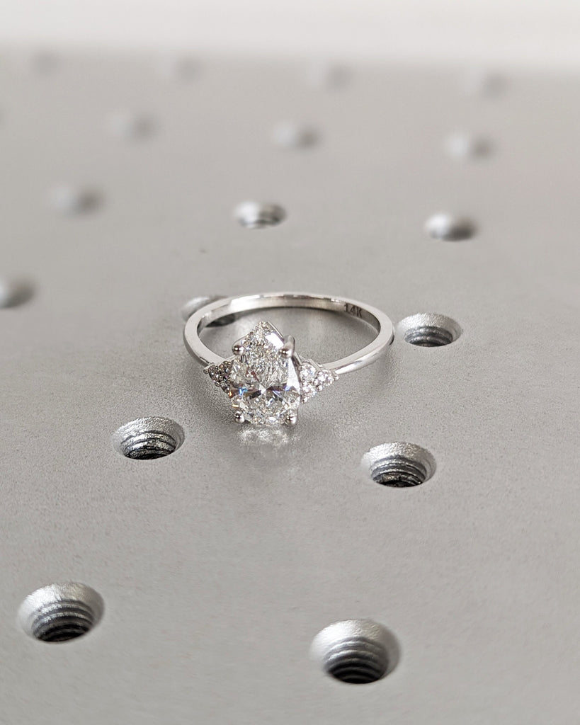 Pear Moissanite Engagement Ring Vintage Unique Cluster Solid Gold Engagement Ring Women Round Diamond Wedding Bridal Art Deco Anniversary