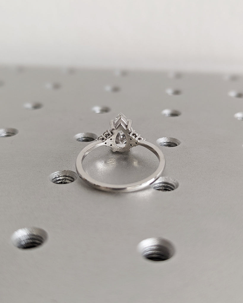 Pear Moissanite Engagement Ring Vintage Unique Cluster Solid Gold Engagement Ring Women Round Diamond Wedding Bridal Art Deco Anniversary