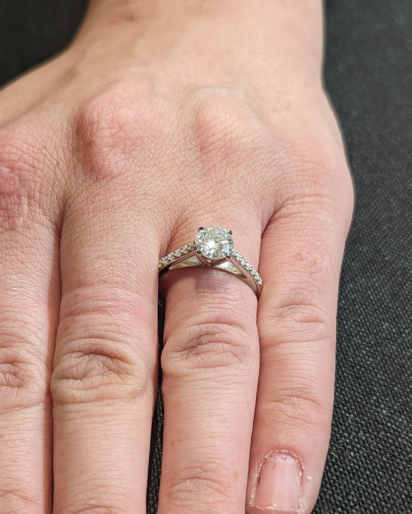 4-Prong Round Engagement Ring in 14k Solid Gold / 1, 1.5, 2 CT Moissanite Engagement Rings / Eternity Moissanite Ring / Gold Promise Ring