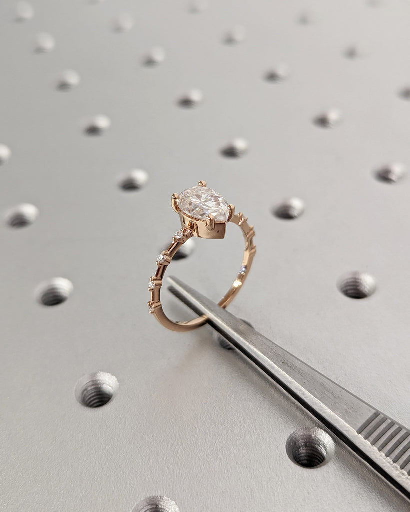 18K Solid Gold Engagement Ring/2.0CT Pear Moissanite Wedding Ring/Moissanite Engagement Ring/Stack Ring/Promise ring/Rose gold/Half Eternity