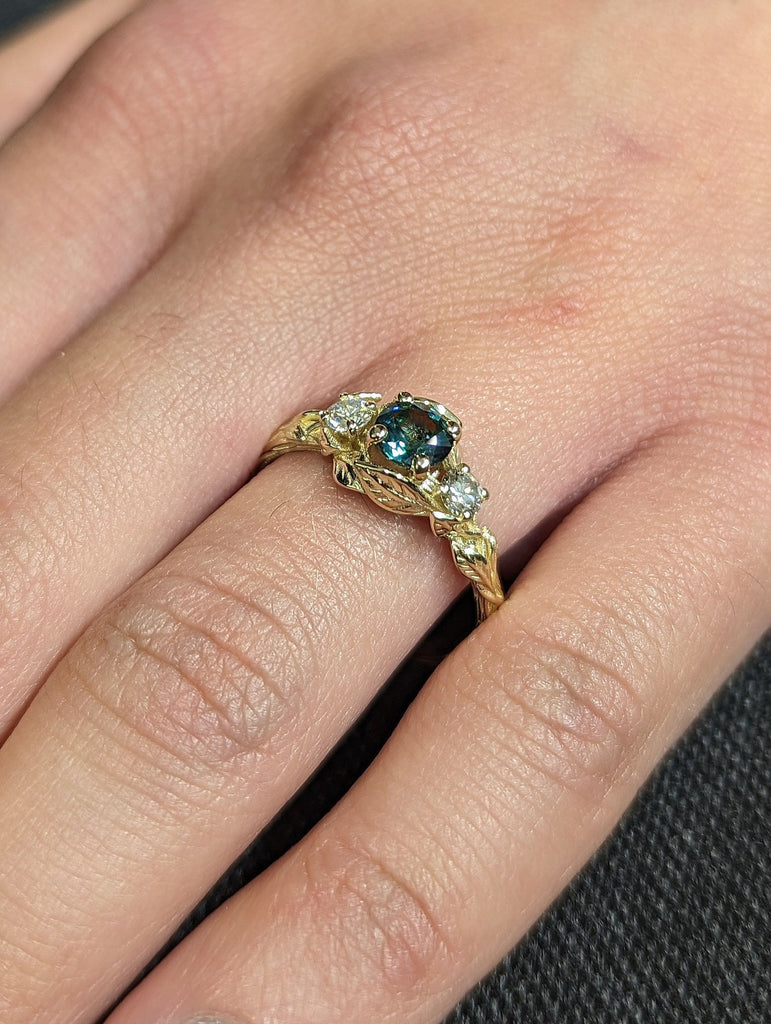 0.5ct Round Peacock Sapphire 14K Yellow Gold Leaft Motifs Twig Wedding Ring