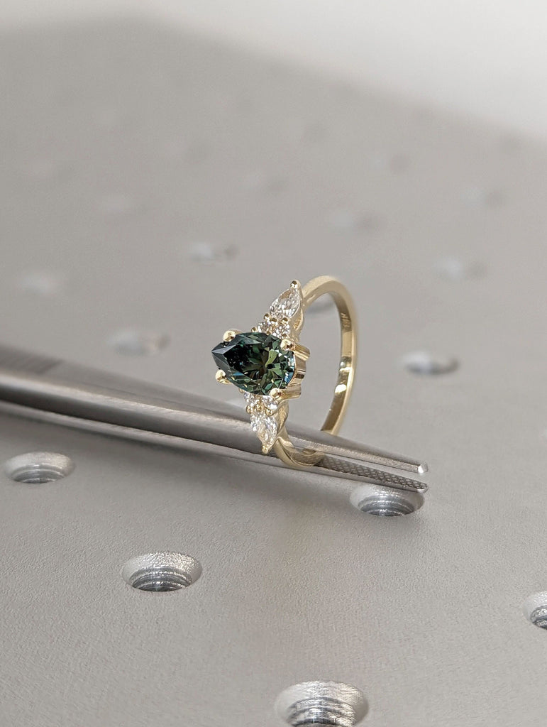 1ct Pear cut Green Moissanite 14K Yellow Gold Diamond Clusters Ring