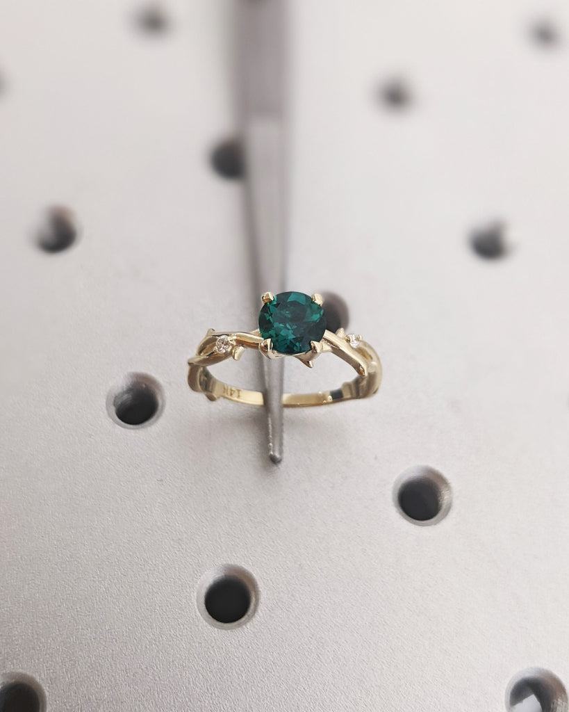 Twig Round Shaped Emerald Ring Gold Vintage Nature Inspired Unique Emerald Engagement Ring Antique Leaf Ring Bridal Wedding Ring for Women