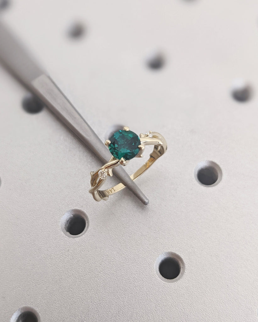 Twig Round Shaped Emerald Ring Gold Vintage Nature Inspired Unique Emerald Engagement Ring Antique Leaf Ring Bridal Wedding Ring for Women