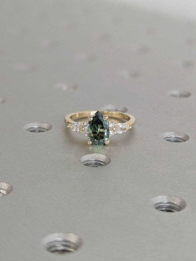 1ct Pear cut Green Moissanite 14K Yellow Gold Diamond Clusters Wedding Annviersary Ring