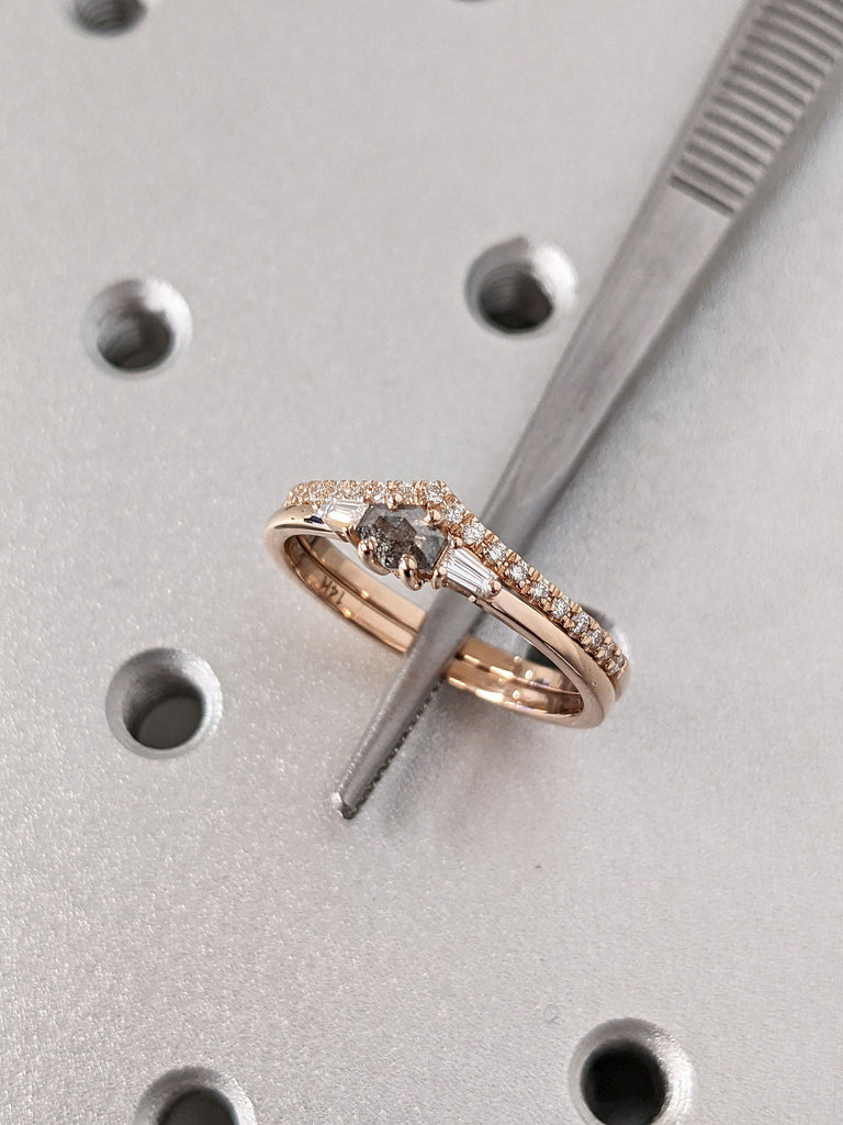 East West Salt and Pepper Diamond Wedding Ring Set 14K Rose Gold Chevron V Shape Matching Moissanite Band