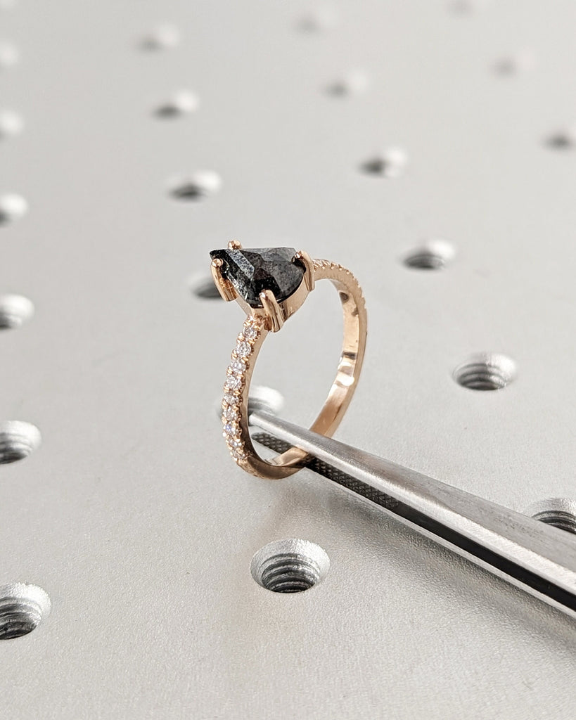 Raw Diamond Fan Cut Diamond, Salt and Pepper, Unique Engagement Ring, Rose Gold Geometric Diamond Ring, 14k Gold, Custom Handmade, Hammered