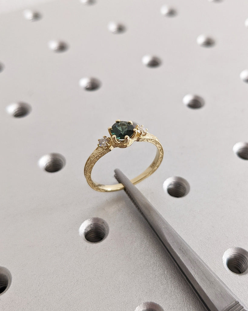 Peacock Sapphire Promise Ring Gold, Round Cut Engagement Dainty Sapphire Ring, Art Deco Ring, Green Gemstone Statement Ring Anniversary Gift