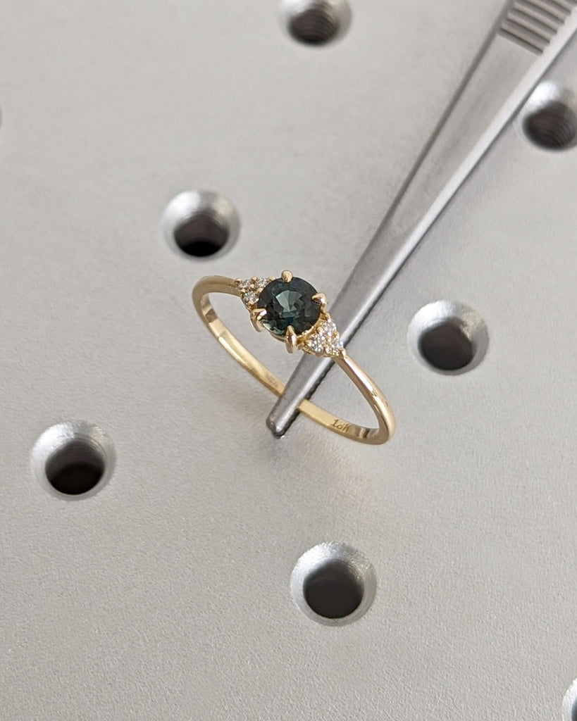 Peacock Sapphire Engagement Ring Vintage Round Cut Blue Green Teal Sapphire 18K Yellow Rose Gold Diamond Cluster Ring Moissanite Anniversary