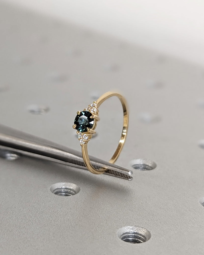 Peacock Sapphire Engagement Ring Vintage Round Cut Blue Green Teal Sapphire 18K Yellow Rose Gold Diamond Cluster Ring Moissanite Unique Gift