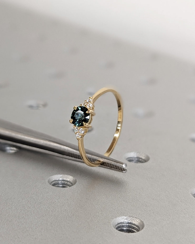 Peacock Sapphire Engagement Ring Vintage Round Cut Blue Green Teal Sapphire 18K Yellow Rose Gold Diamond Cluster Ring Moissanite Anniversary