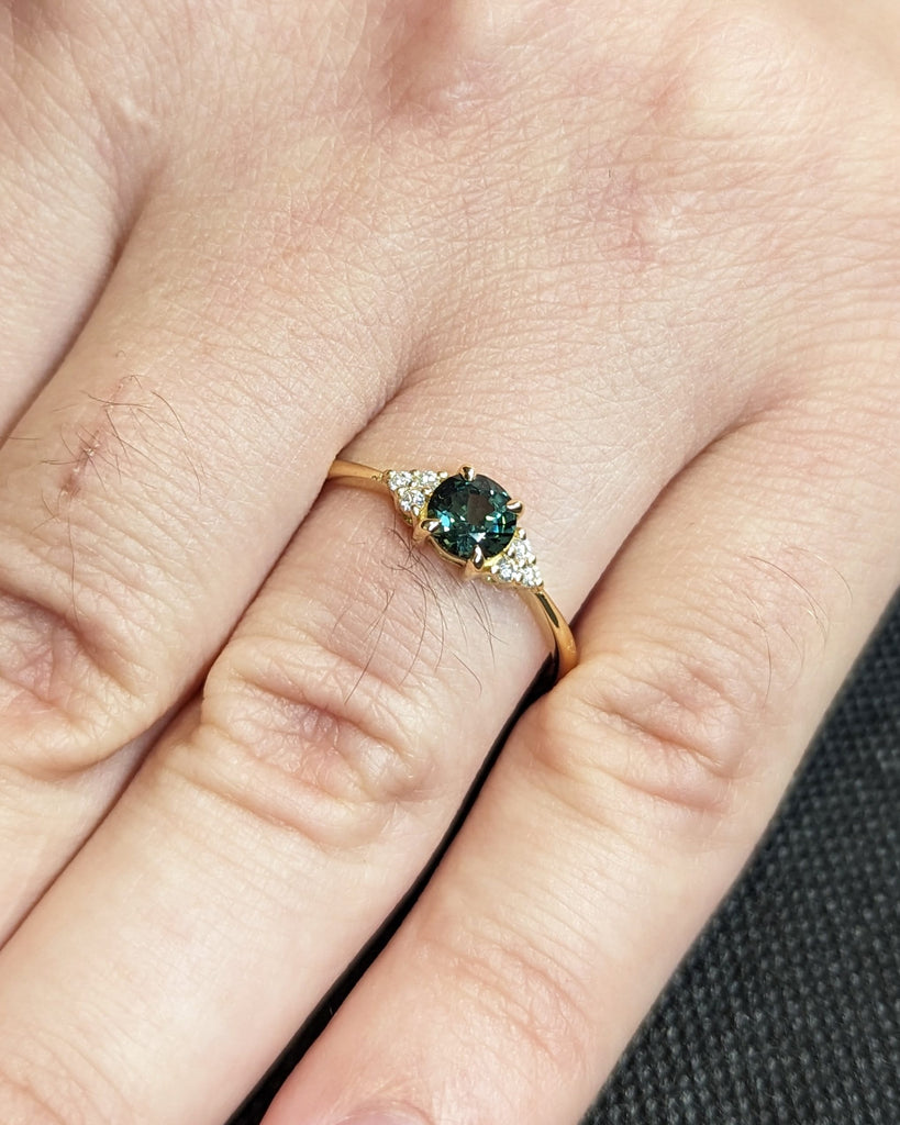 Peacock Sapphire Engagement Ring Vintage Round Cut Blue Green Teal Sapphire 18K Yellow Rose Gold Diamond Cluster Ring Moissanite Unique Gift