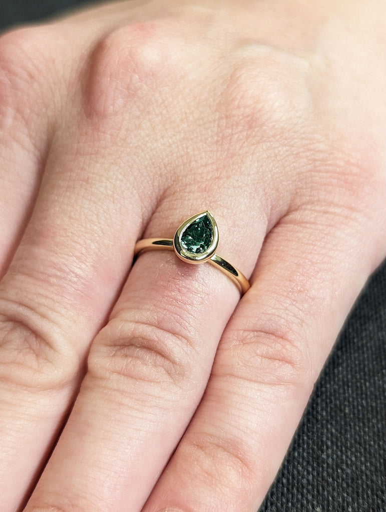 Vintage Pear cut Green Lab Emerald Solitaire 14K Yellow Gold May Birstone Ring