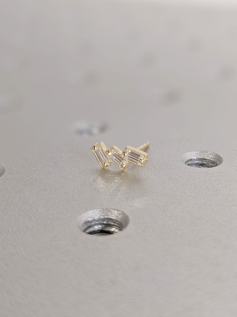 Trendy Minimalist Baguette Lab Cultured Diamond Screw Back Yellow Gold Single Earrings for Her