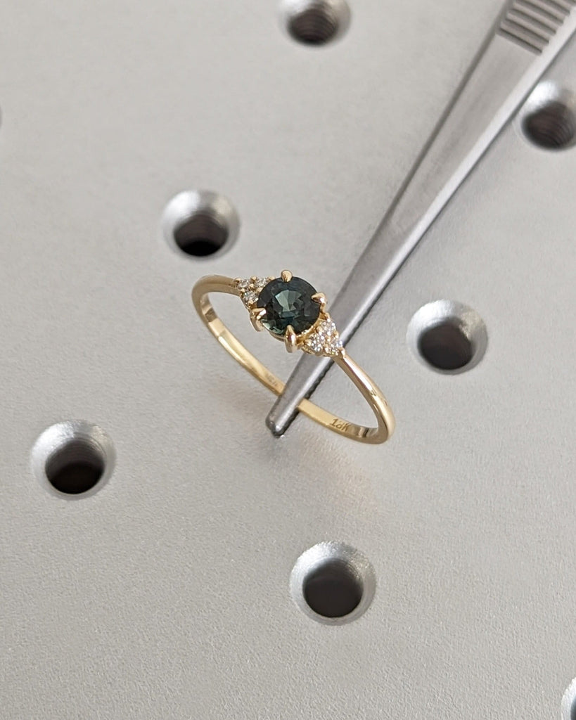 Peacock Sapphire Engagement Ring Vintage Round Cut Blue Green Teal Sapphire 18K Yellow Rose Gold Diamond Cluster Ring Moissanite Unique Gift