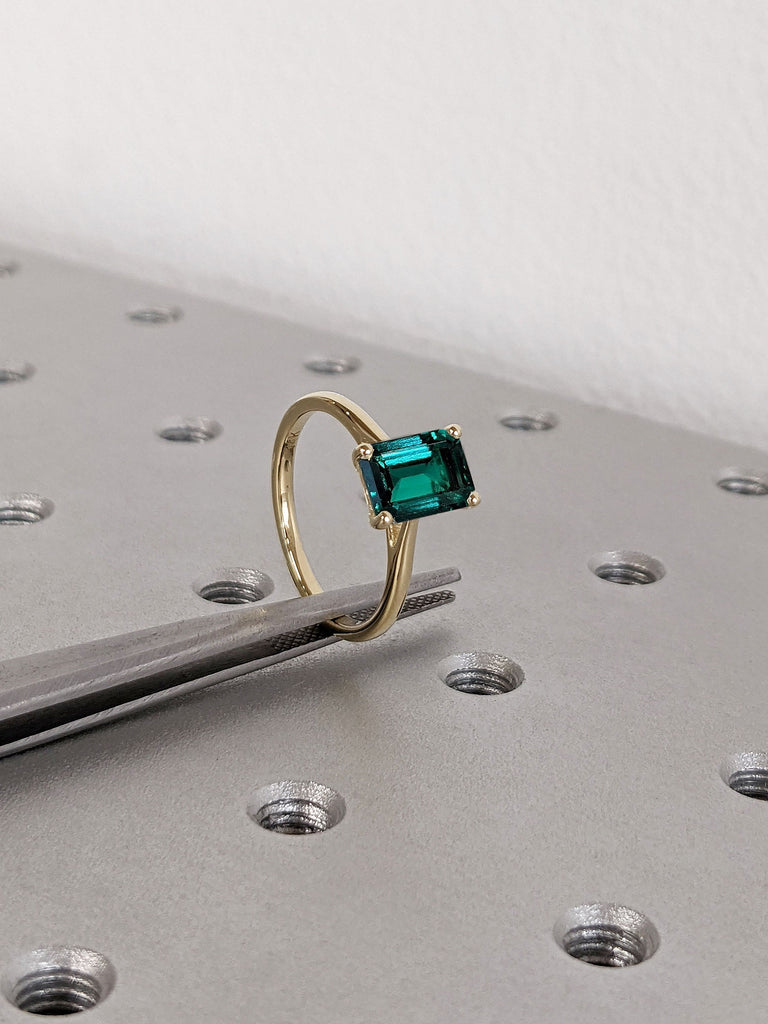 Solitaire Green Lab Emerald 14K 18K Gold Wedding Band for Her May Birthstone Cocktail Ring Birthday Gift