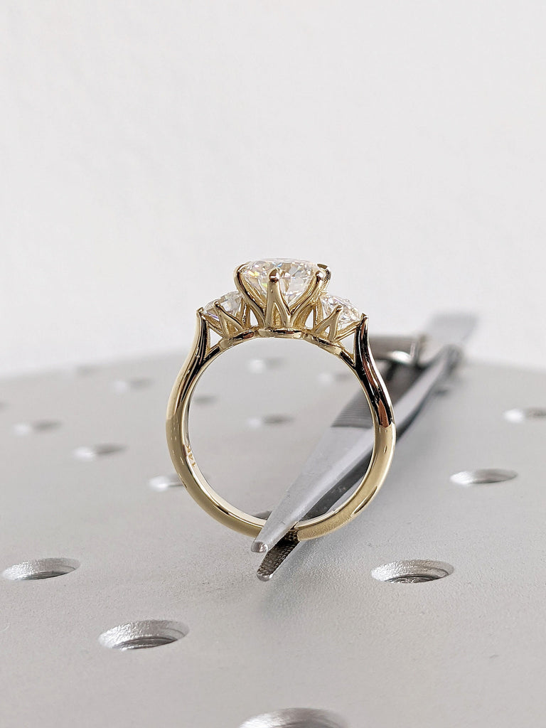 Round cut Lab Diamond Trellis Wedding Anniversary Ring Yellow Gold Band for Her