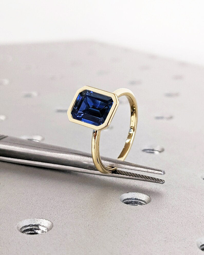 Art Deco Blue Sapphire Engagement Ring For Her - Vintage Sapphire Promise Ring - Solid Gold - September Birthstone - Bezel Set - Minimalist