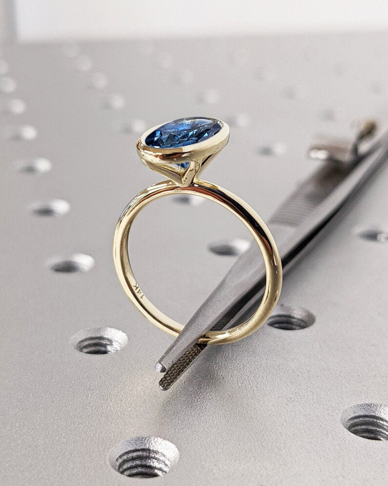 Art Deco Blue Sapphire Engagement Ring For Her - Vintage Sapphire Promise Ring - Solid Gold - September Birthstone - Bezel Set - Minimalist