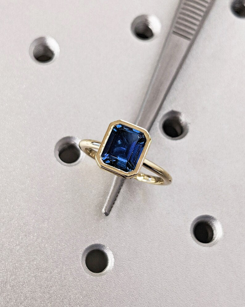 Art Deco Blue Sapphire Engagement Ring For Her - Vintage Sapphire Promise Ring - Solid Gold - September Birthstone - Bezel Set - Minimalist