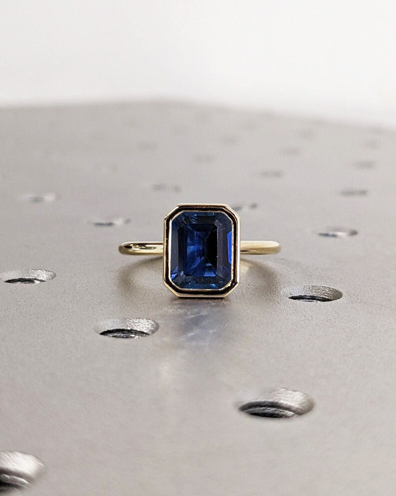 Art Deco Blue Sapphire Engagement Ring For Her - Vintage Sapphire Promise Ring - Solid Gold - September Birthstone - Bezel Set - Minimalist